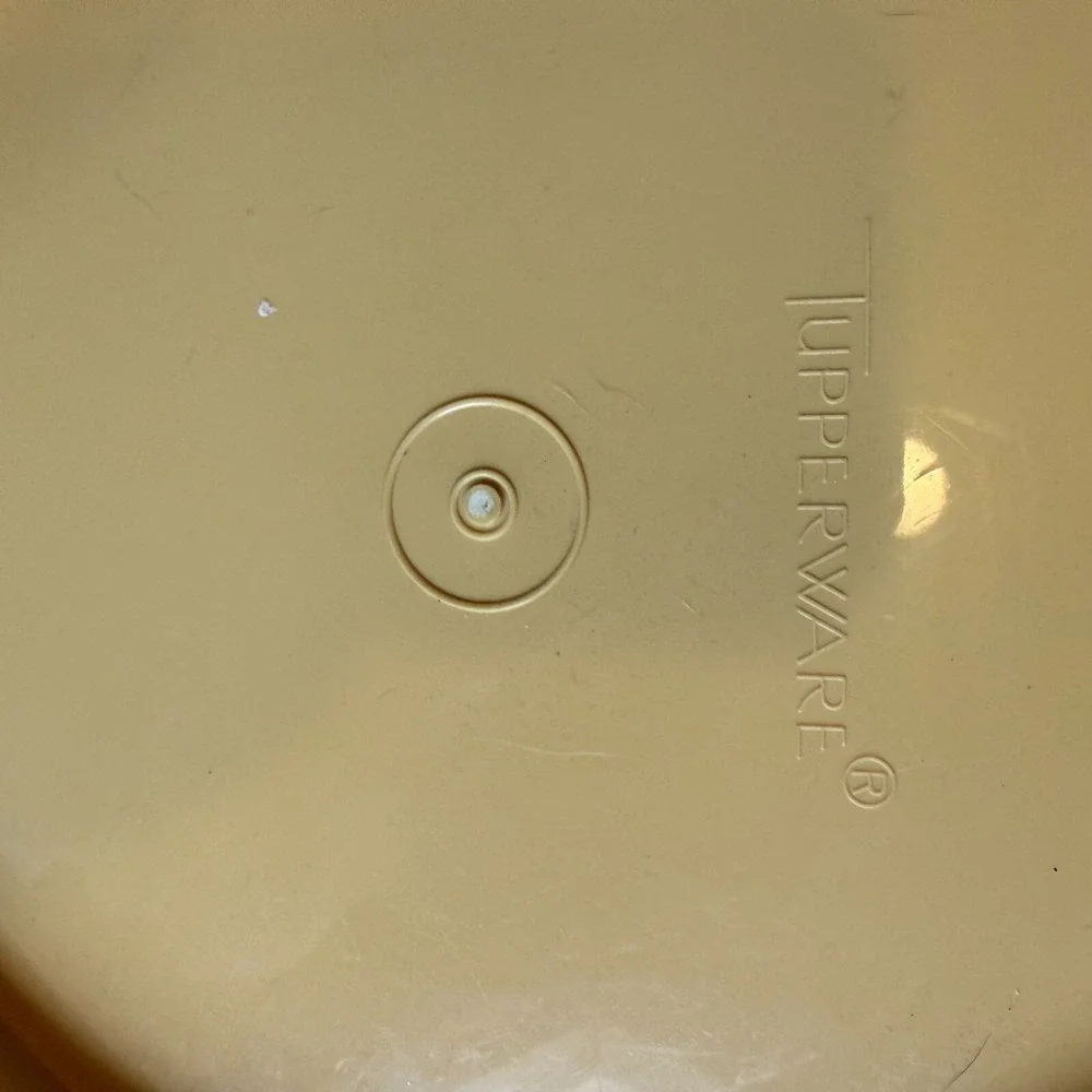 Vintage 80s Tupperware Harvest Gold Plastic Cake Keeper Carrier Durable